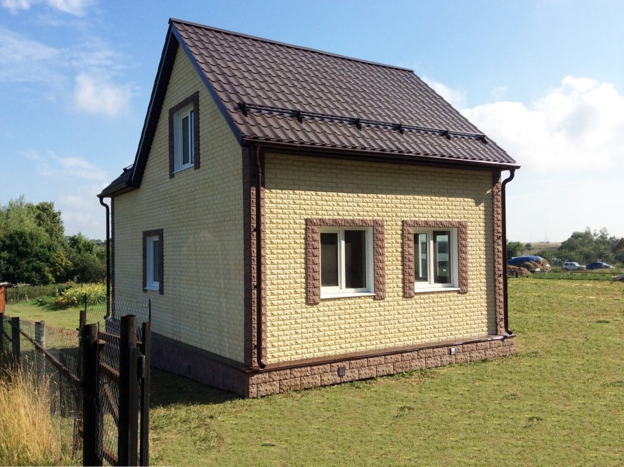 Небольшой кирпичный домик