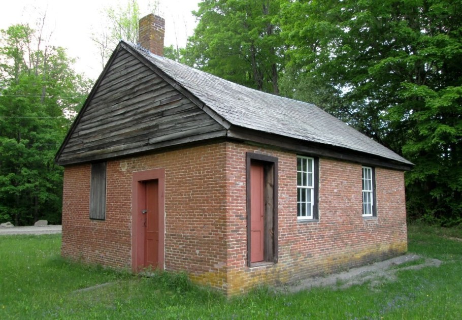 Дачный домик из кирпича