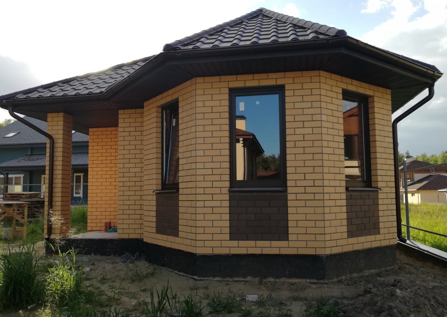 Садовый домик из кирпича