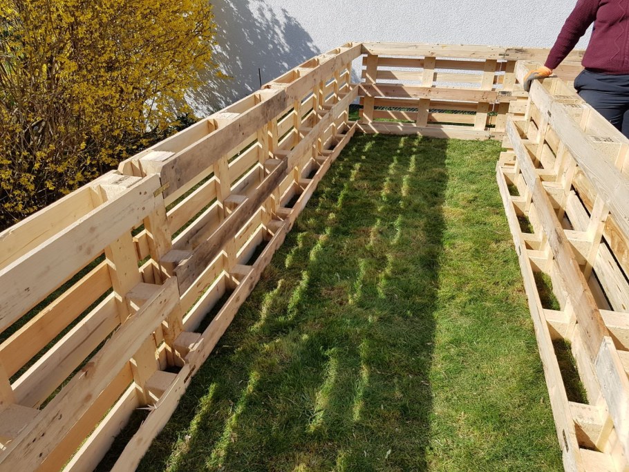 Грядки из поддонов