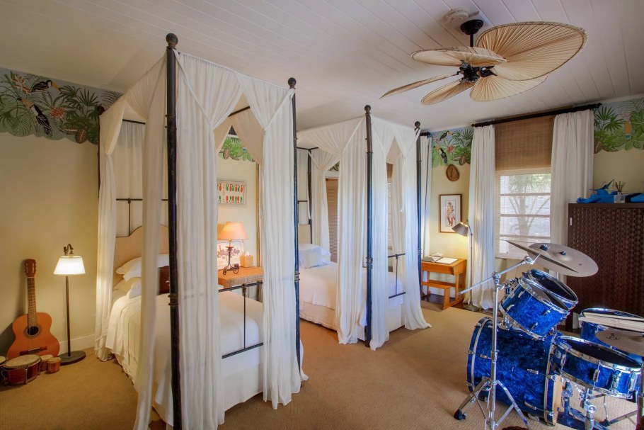 Зонирование детской комнаты для троих