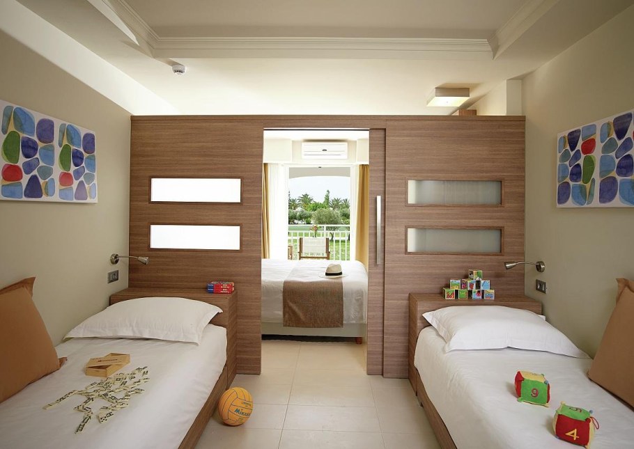 Детская для разнополых деток 12 кв.м с двухъярусной кроватью