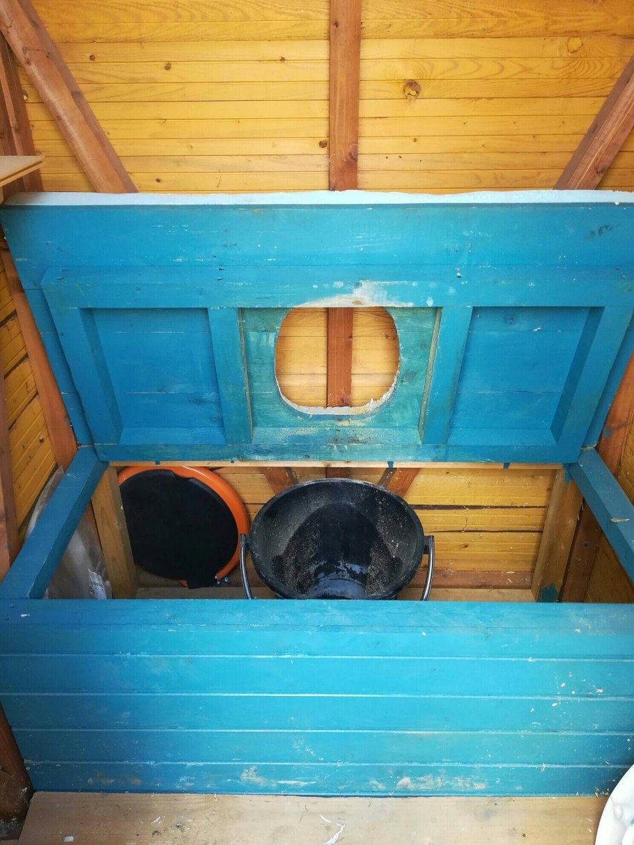 Вытяжка в туалете на даче