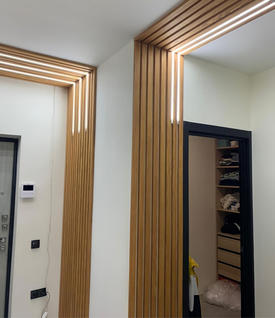 Отделка стен деревянными рейками