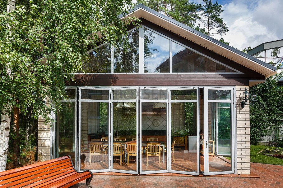 Остекление веранды Рехау