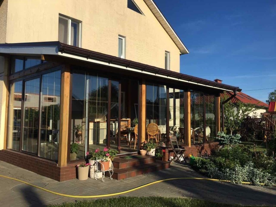 Дачный домик с застекленной верандой