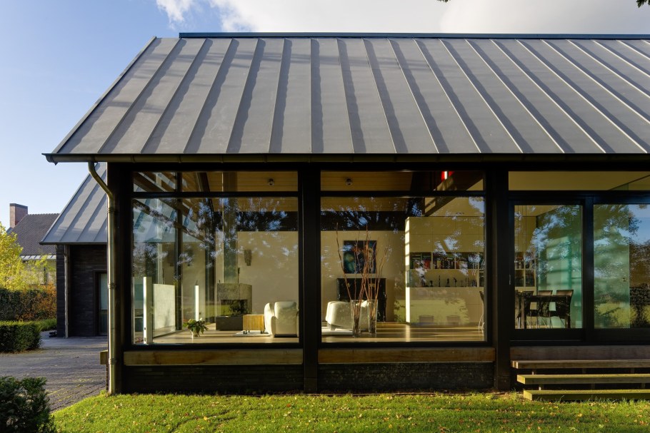 Остекление веранды Рехау