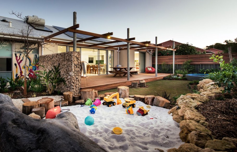 Пляж на дачном участке