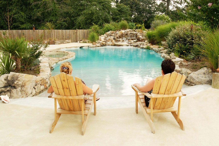 Бассейн с пляжем на даче