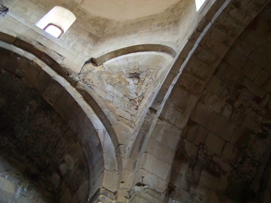 Притвор церкви Рипсиме