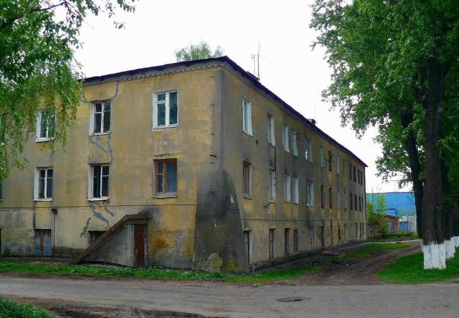 Трехэтажный дом хрущевка