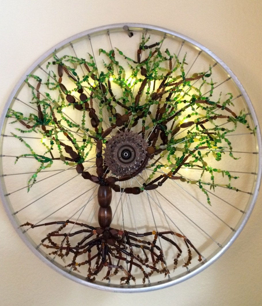 Декор из велосипедного колеса
