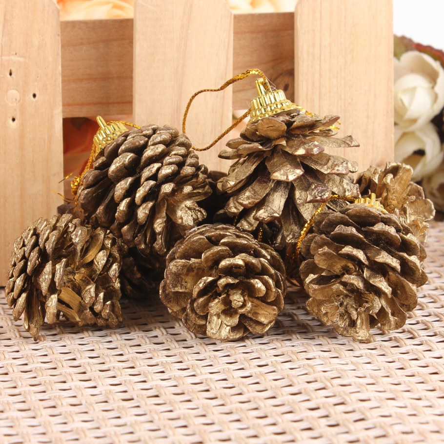 Олень из шишек