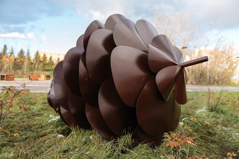 Гирлянда из шишек