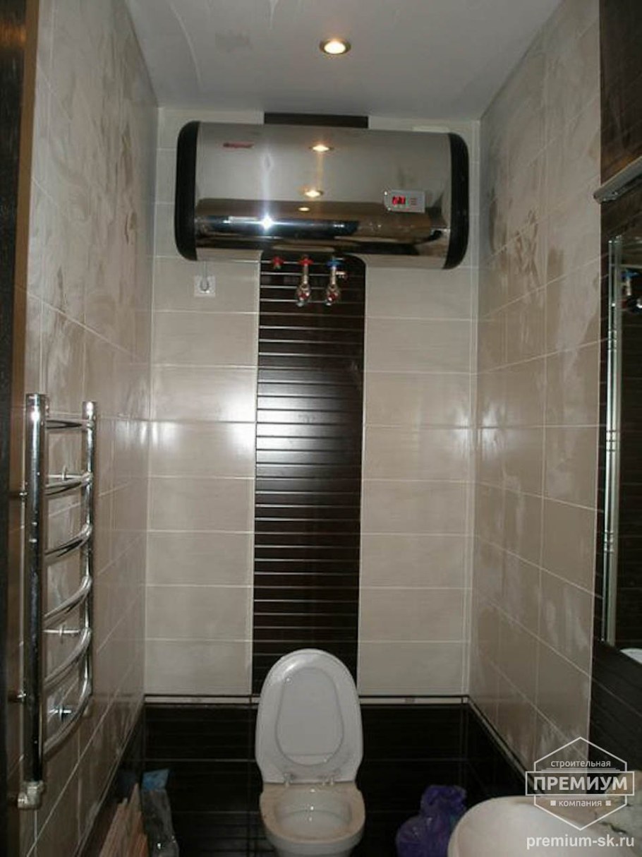 Стиральная машина и водонагреватель в шкафу