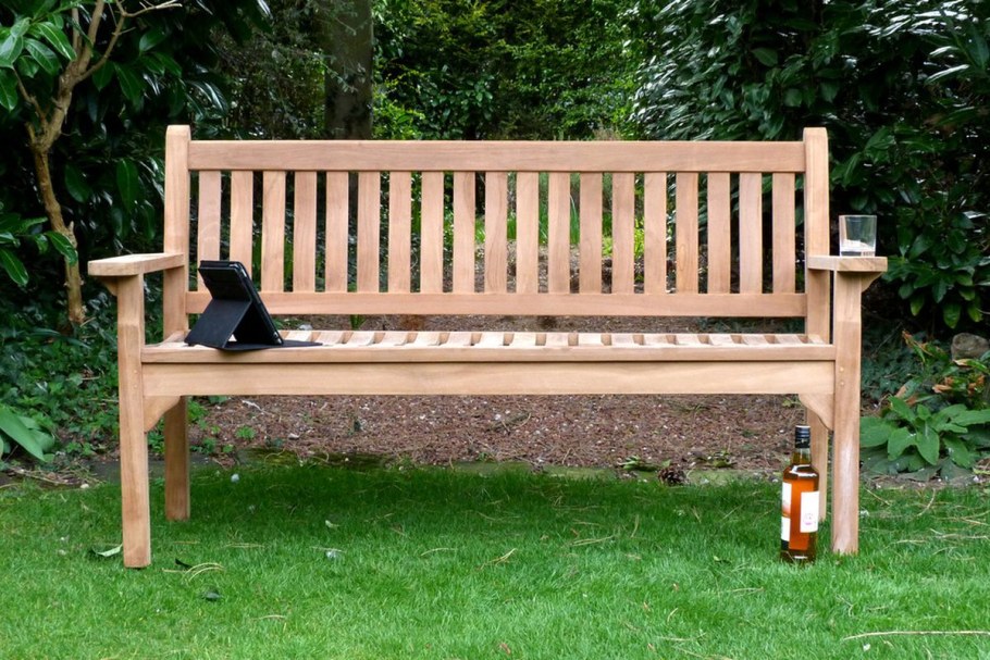 Скамейка из дерева со спинкой