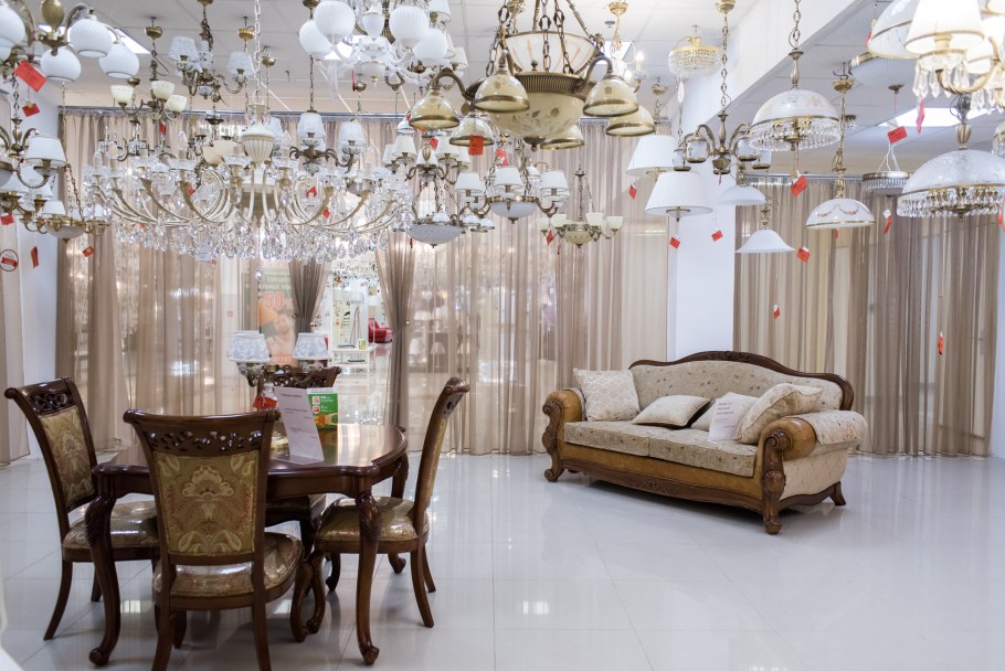 Мир света, Санкт-Петербург, Варшавская улица