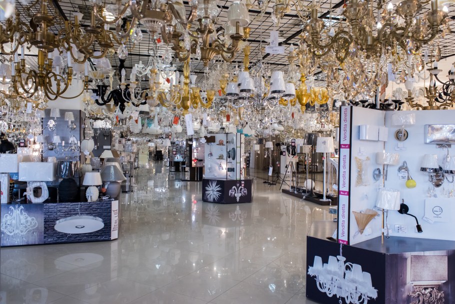 Мир света на Жукова