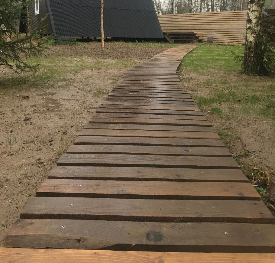 Деревянные дорожки на участке