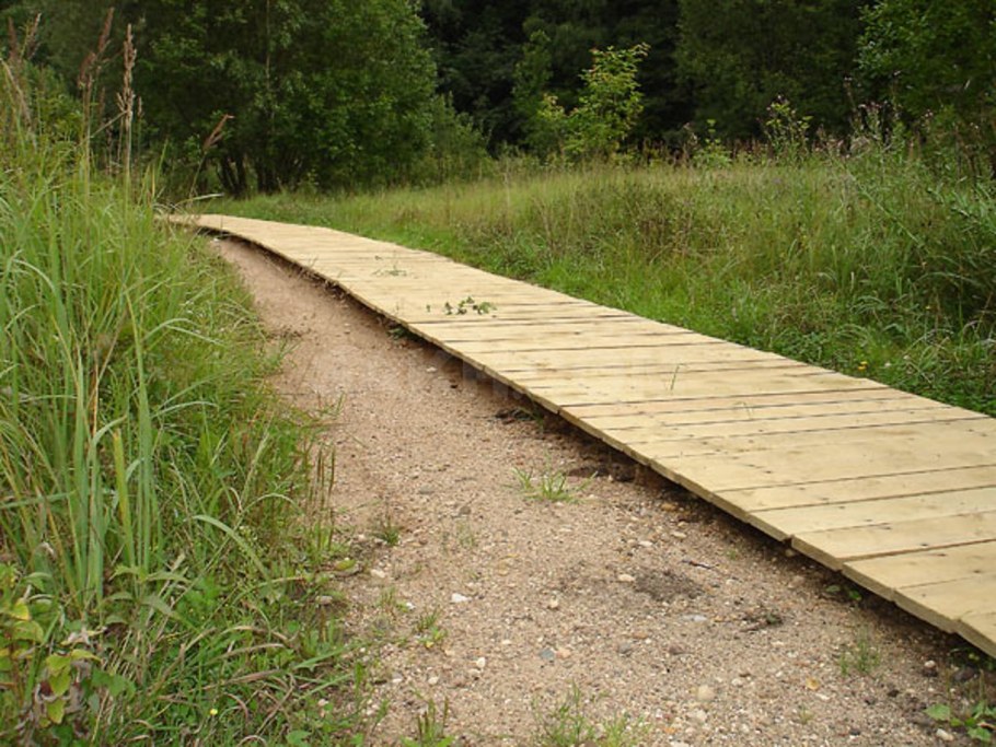 Деревянные дорожки на участке