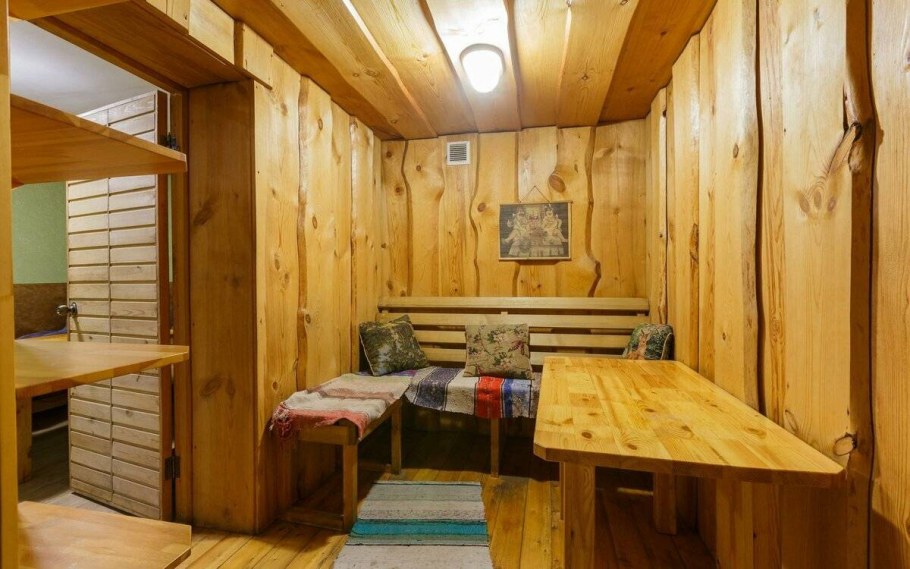 Хозяйственные постройки в деревне