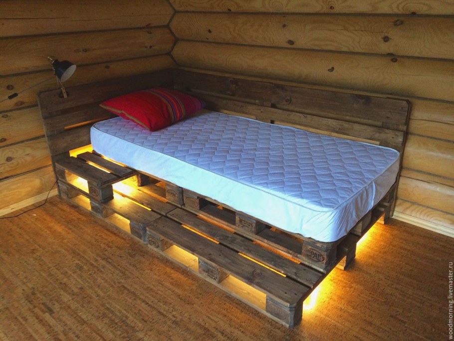 Кровать палетт