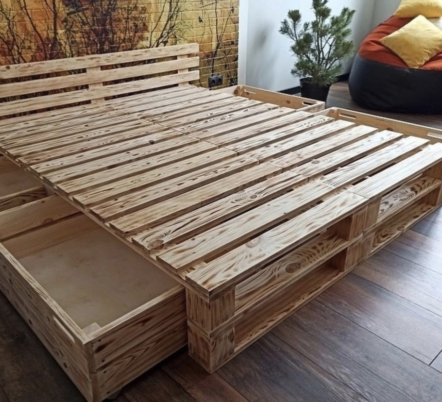 Кровать из поддонов