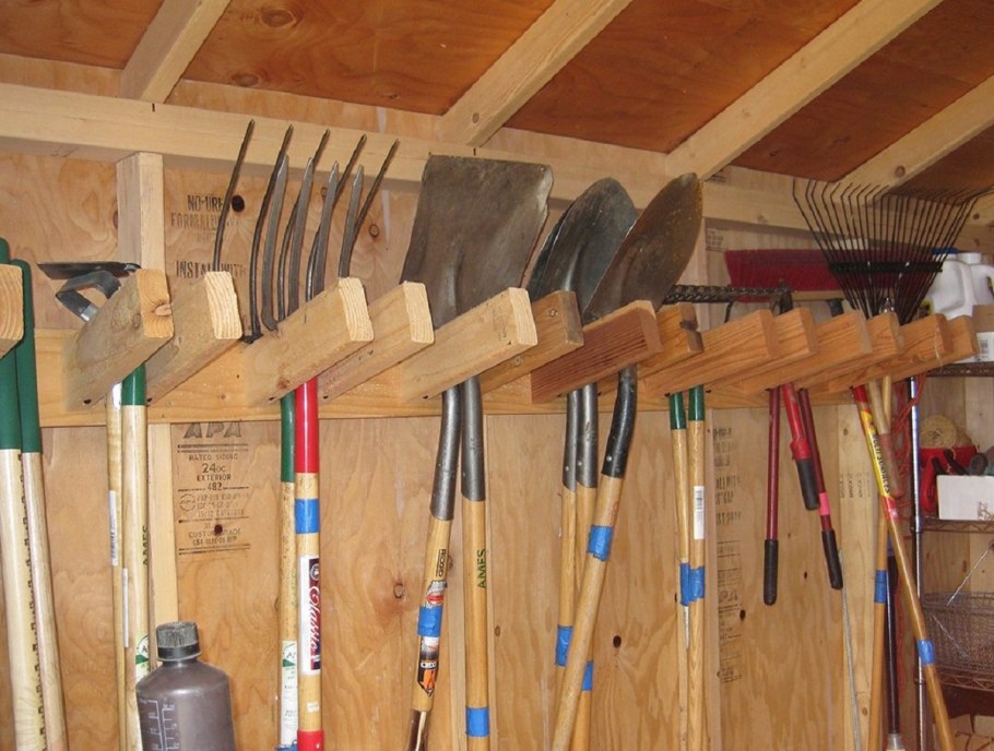 Подставка для садового инвентаря Rubbermaid Deluxe Tool Tower