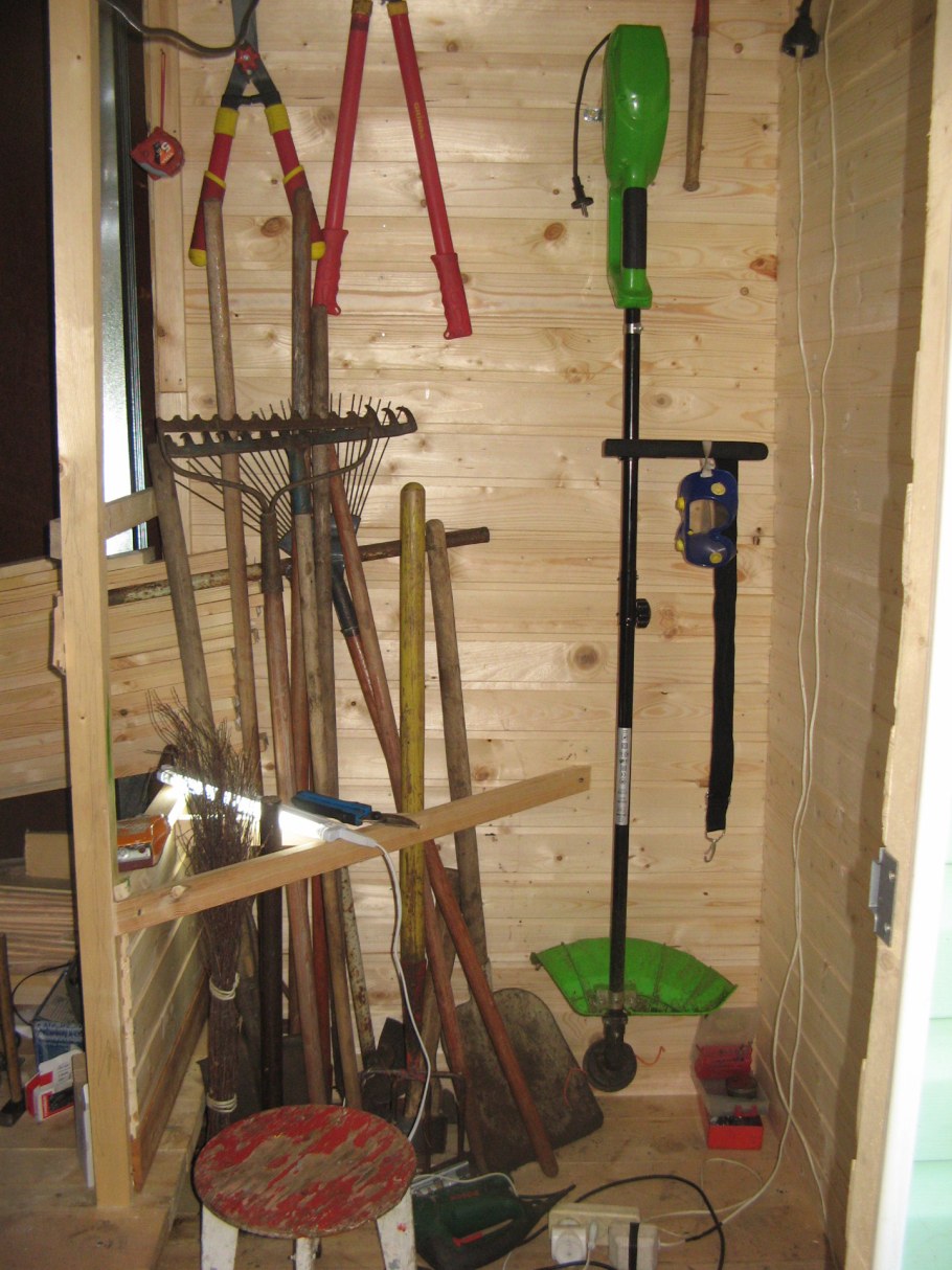 Стеллажи для в сарай для хлама