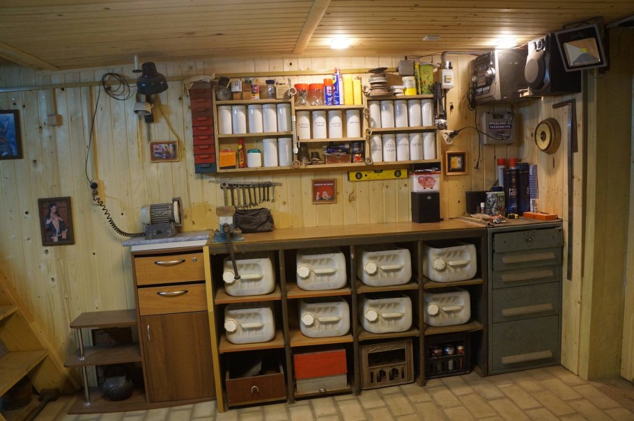 Сарай для инструментов на даче