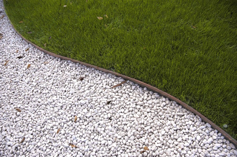 Парковочная площадка на даче