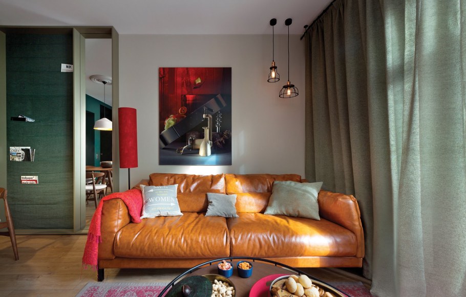 Рыжий диван в интерьере