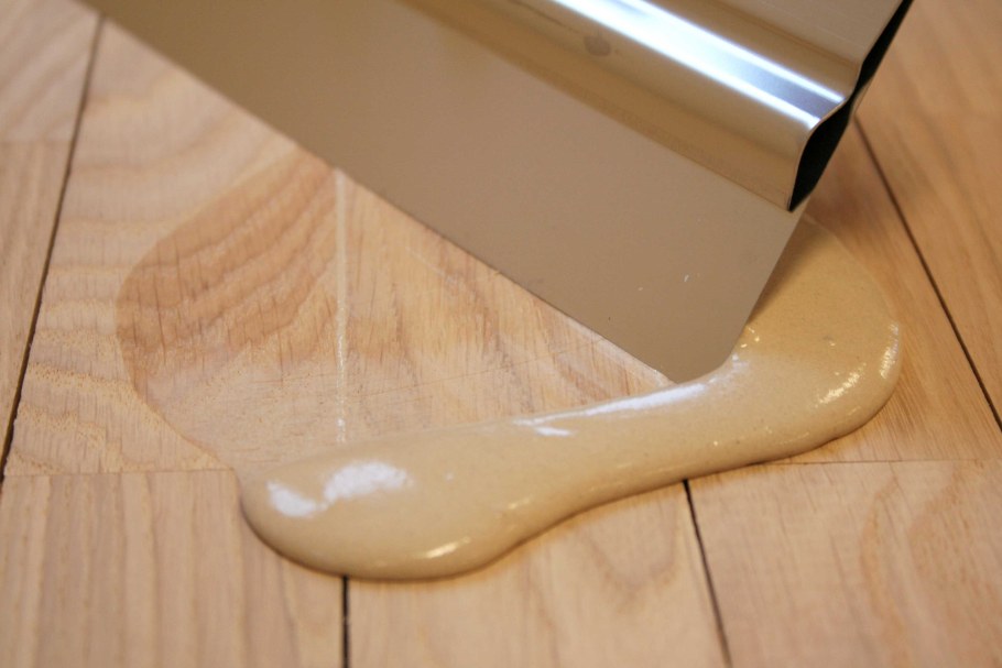 Шпаклевка для дерева для заделки щелей