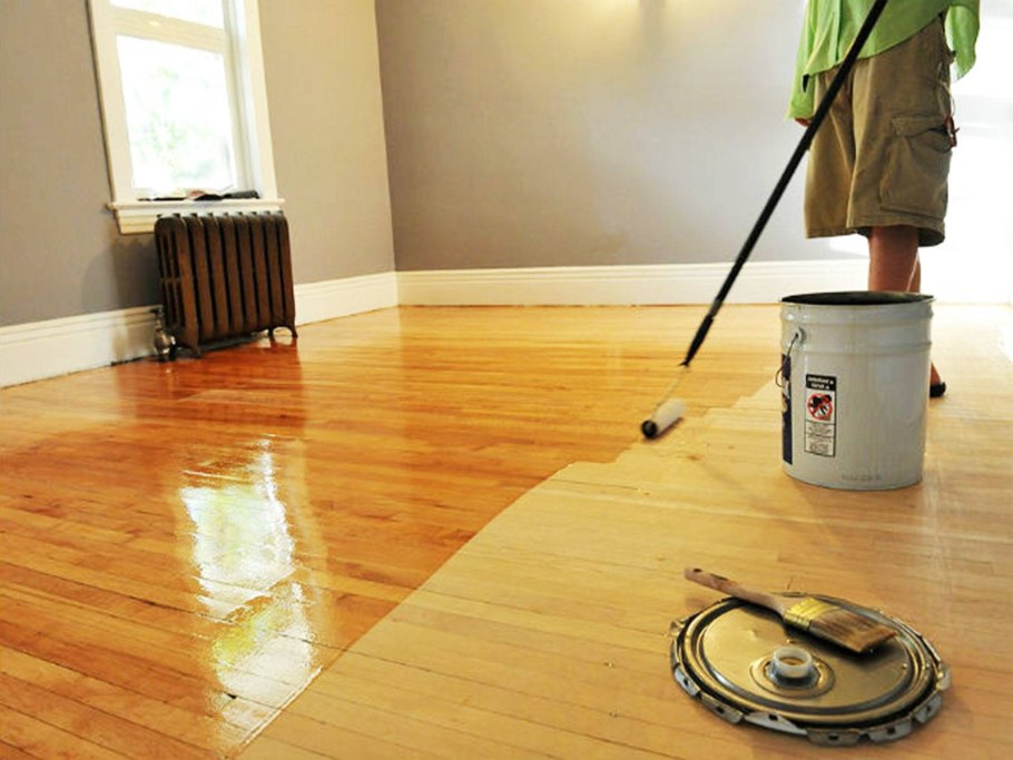 Покрытие паркета лаком