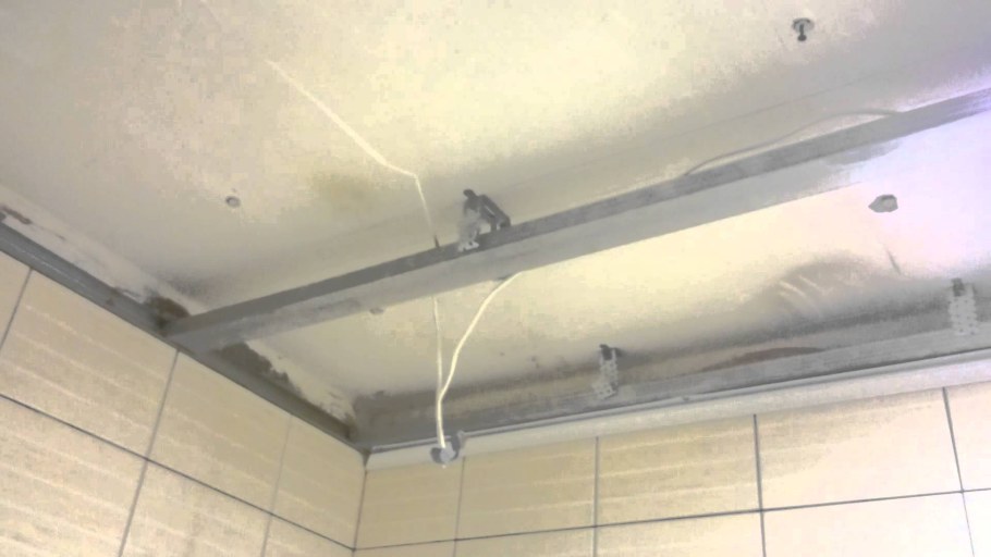 Крепление пластикового потолка в ванной