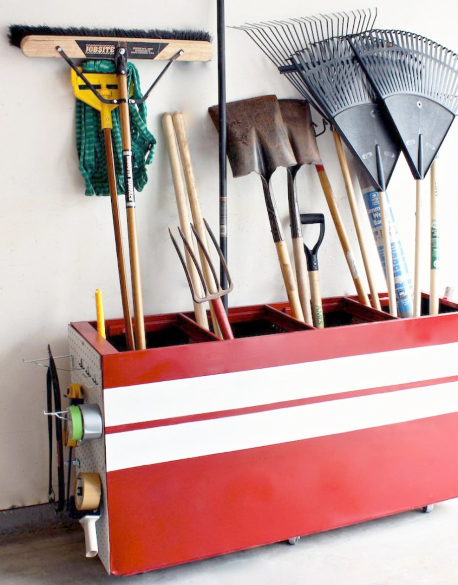 Приспособление для хранения лопат