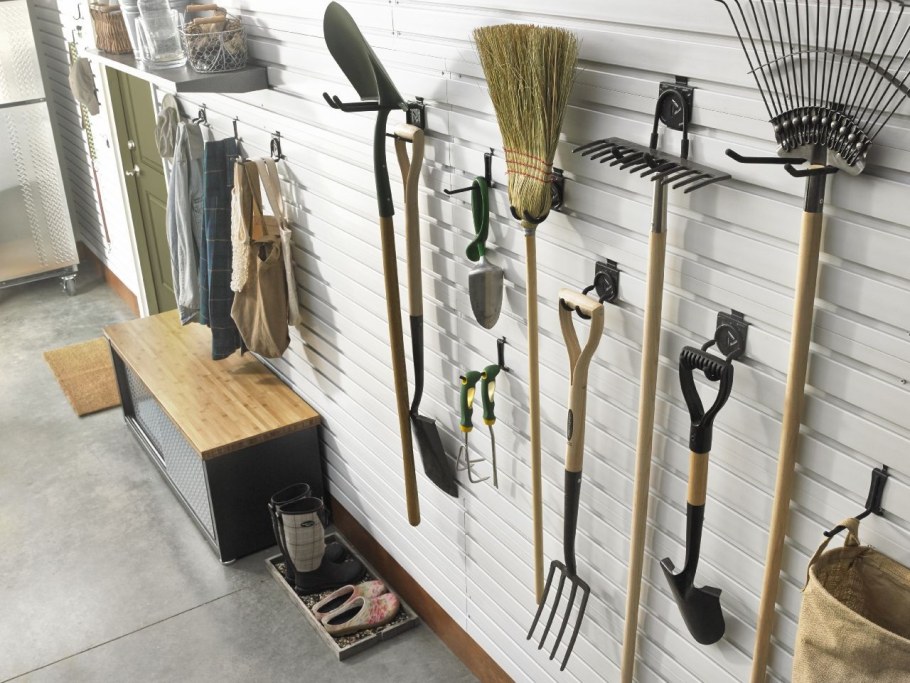 Полка для лопат