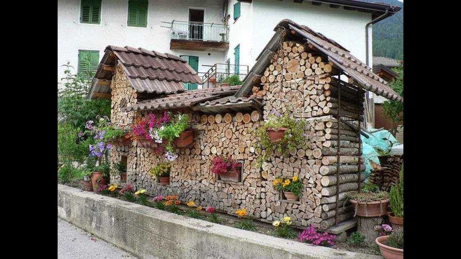 Декор стен сарая на даче