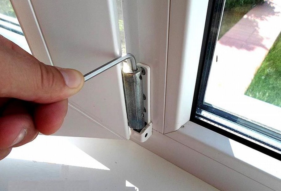 Регулировочный винт Нижний петли окна ПВХ Rehau