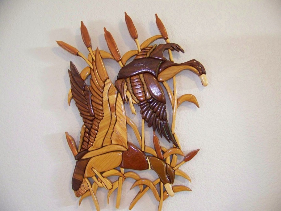 Интарсия по дереву девушка