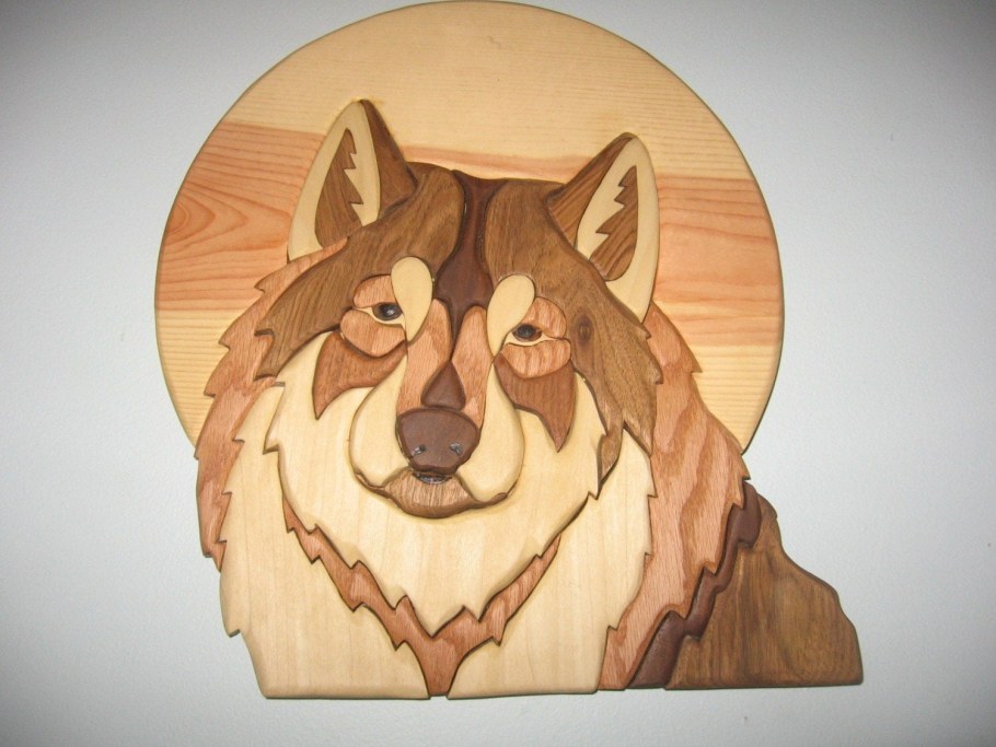 Волк интарсия по дереву