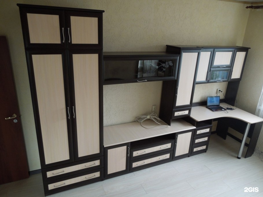 Гостиная с компьютерным столом