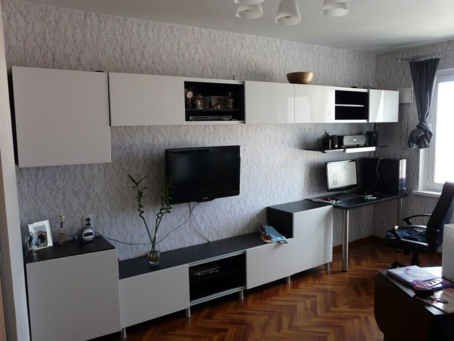 Стенка в спальню с компьютерным столом