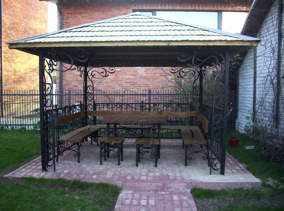 Мангал с беседкой из металла МС-106