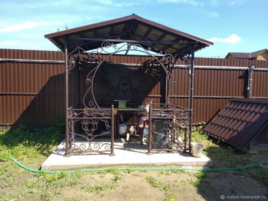 Навес над мангалом из металла 2на2м