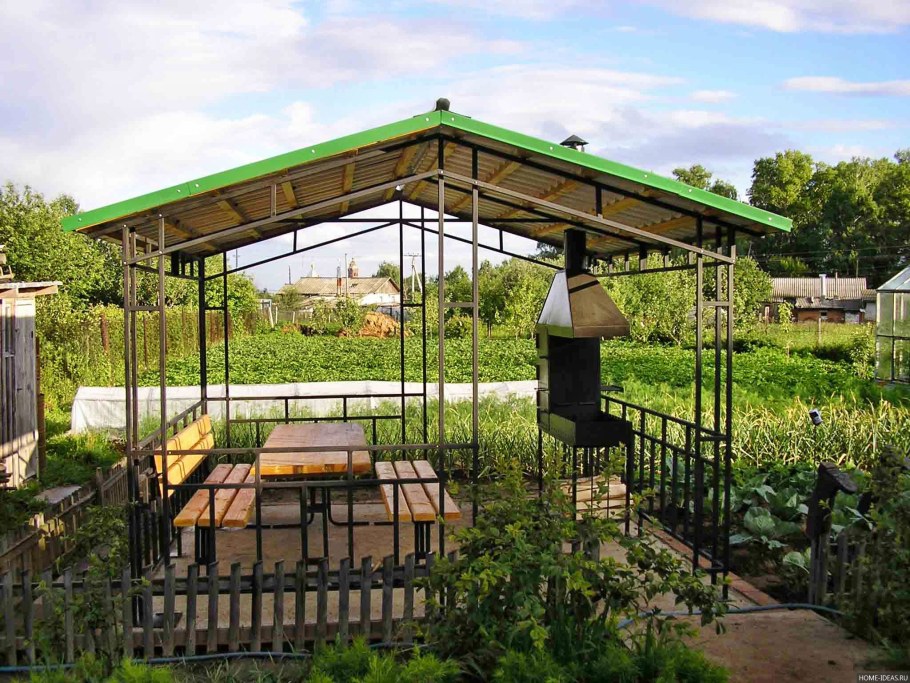 Металлическая беседка с мангалом