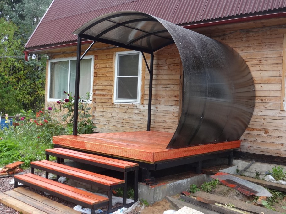 Крыльцо с навесом