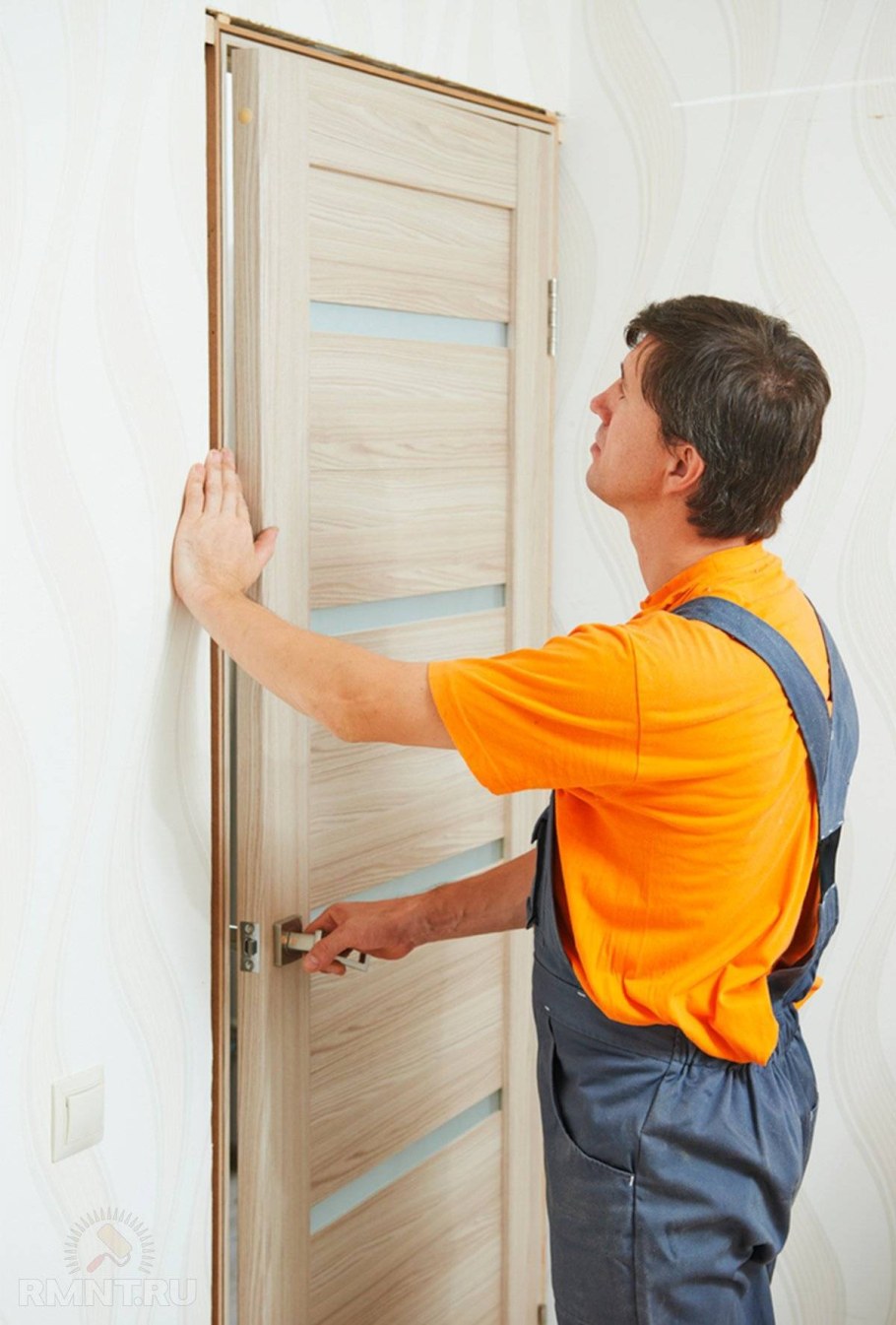 Установщик межкомнатных дверей