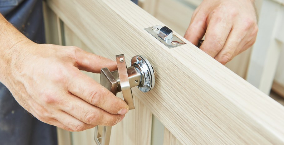 Установщик дверей