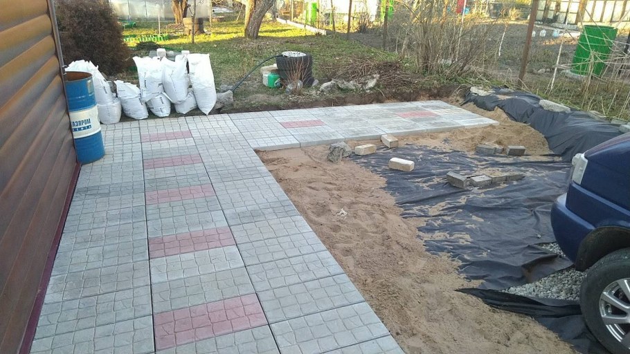 Бетонирование площадки под авто